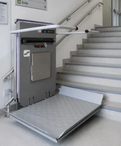 Plateforme Monte Escalier Ascendor-installation clinique
